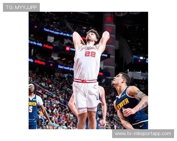 火箭后场轮换混乱球队关键回合处理失当，火箭队换人